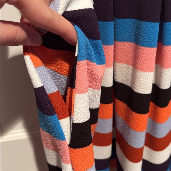 LuLaRoe Amelia striped dress in crepe material with pockets - Picture 4 of 16